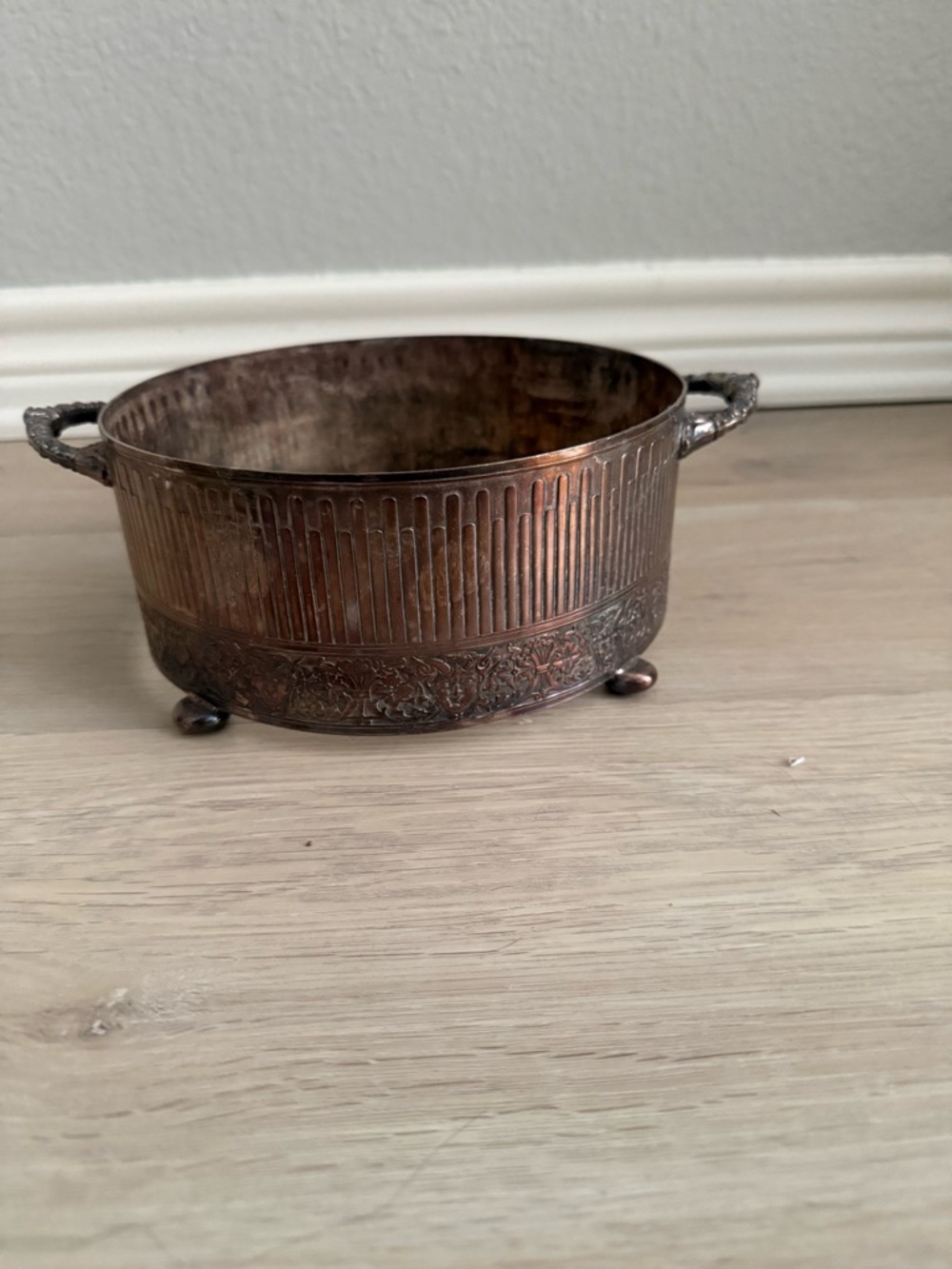 Antique-Style Silver Decorative casserole holder with Handles